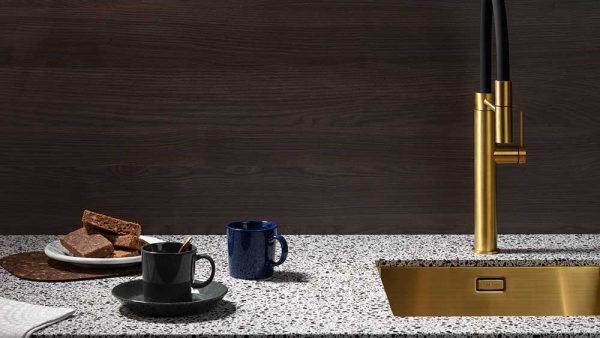 Z1.312-NAGA01_N0020_056_Evora-Quartz-Naga-liggend-600×338